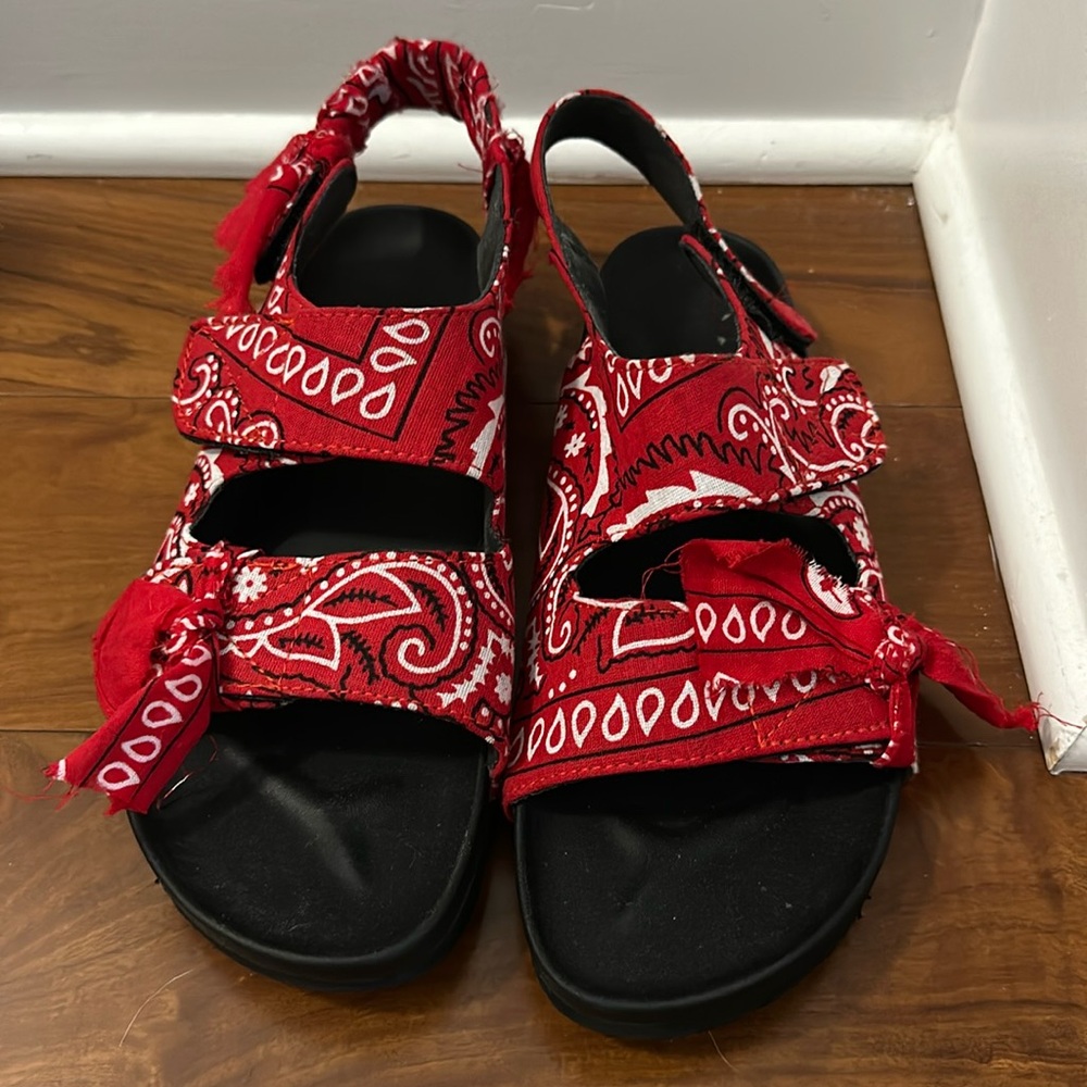 Arizona love Apache red banana print sandals size 39